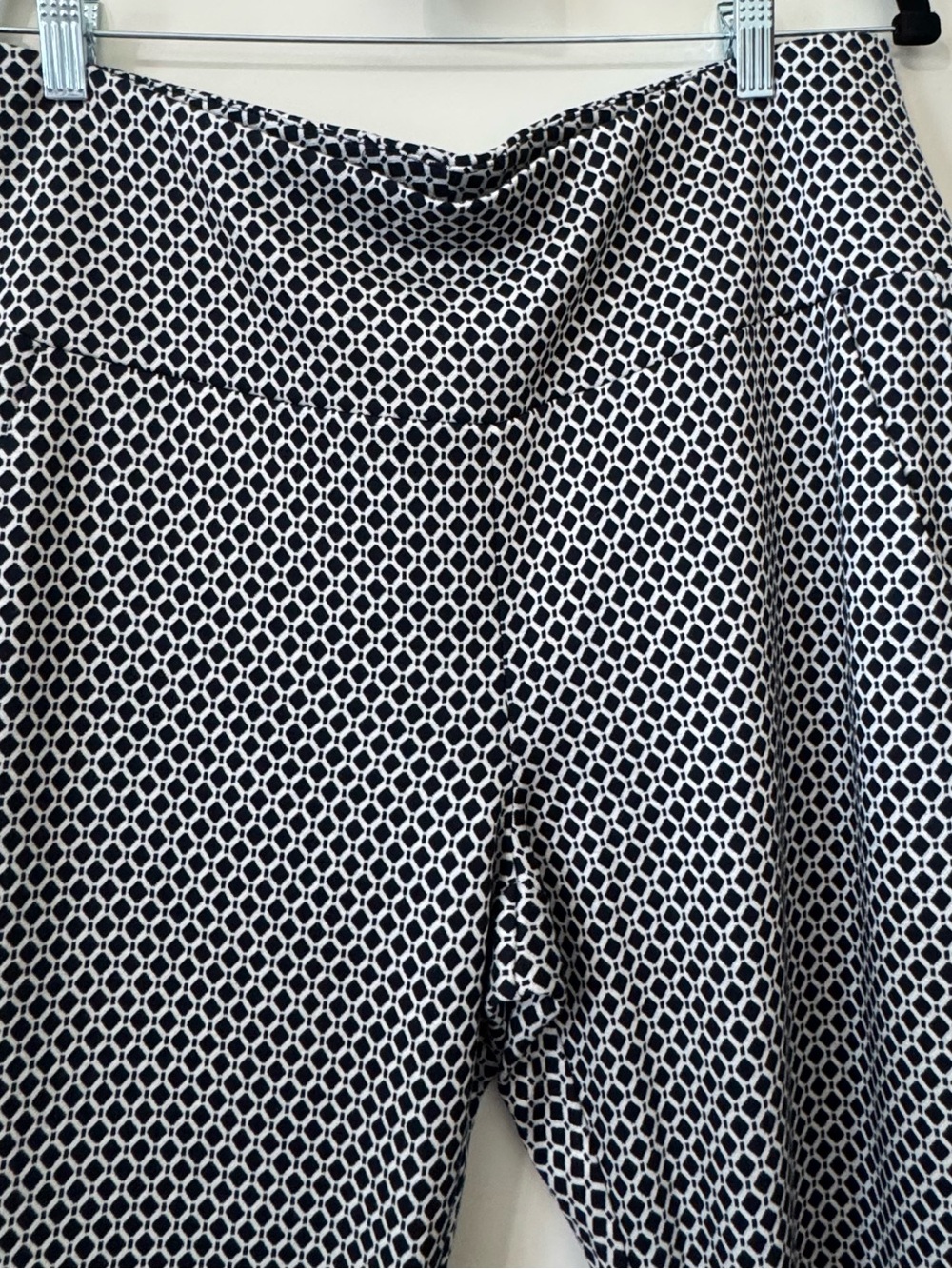 CAbi Mod Crop Navy and White pants, Women's Size Large - Picture 4 of 5